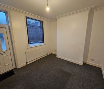 3 bed Terraced - To Let - Photo 2
