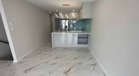 Near new Mt Wellington Modern Home - Long term rental home - Photo 2