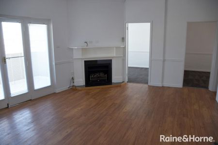 LUXURIOUS TURVEY PARK APARTMENT - Photo 2