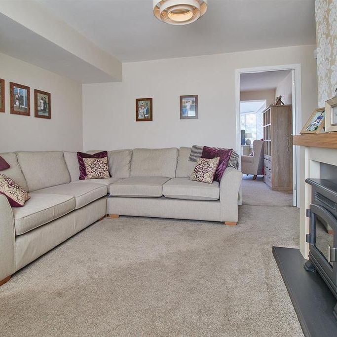 3 bedroom semi-detached house to rent - Photo 1