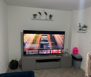 1 bedroom in a house share to rent - Photo 1