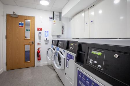 1 bedroom in a house share to rent - Photo 3