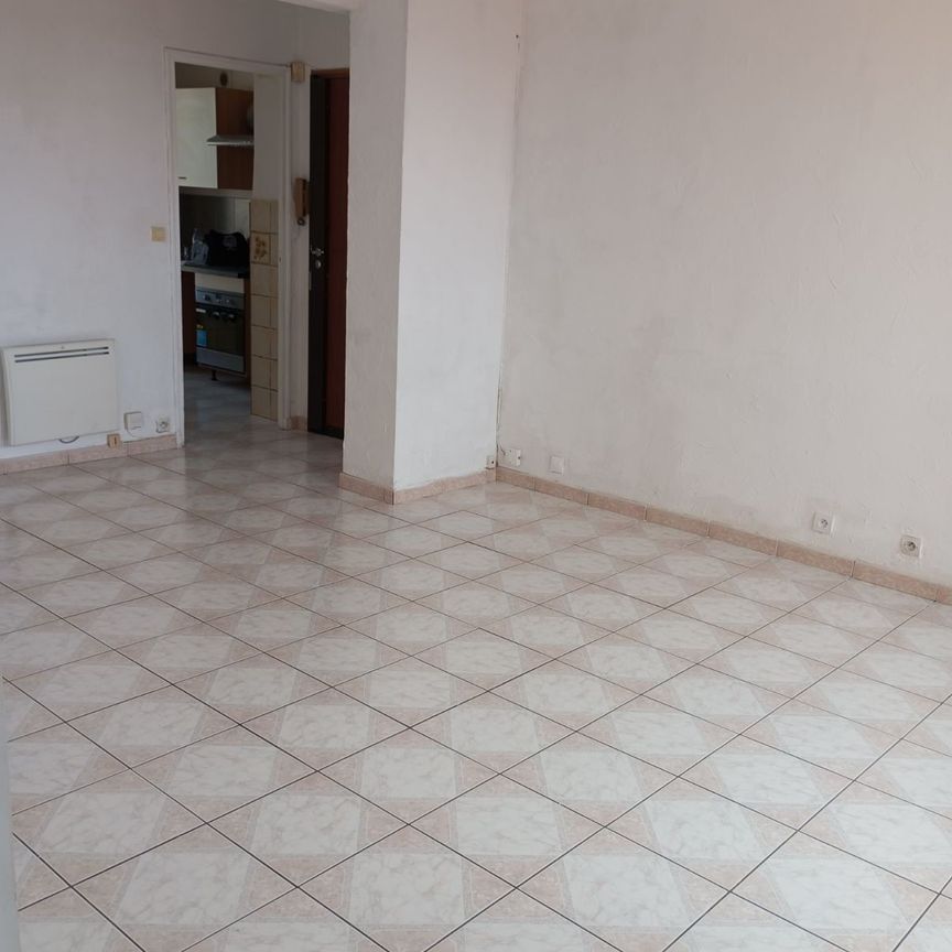 Appartement 4 pièces 70m2 MARSEILLE 13EME 840 euros - Photo 1