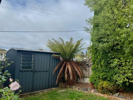 Three bedroom family home with stunning views - Photo 2