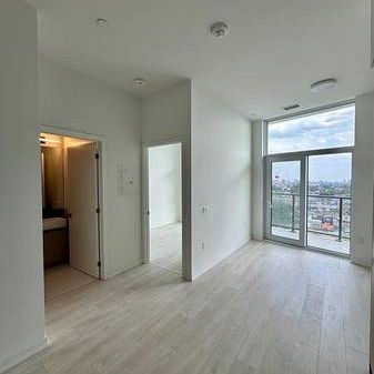 BRAND NEW 1 BED LUXURIOUS CONDO PARKING AND LOCKER INCLD - Photo 1