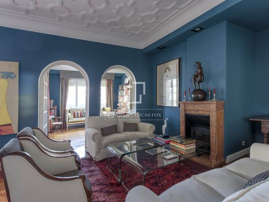 Excellent 4 Bedroom penthouse with 25m² terrace for rent in Almagro, Madrid - Photo 1