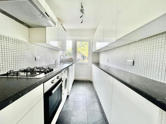 Broughton Avenue, Richmond, Surrey, TW10 - Photo 1