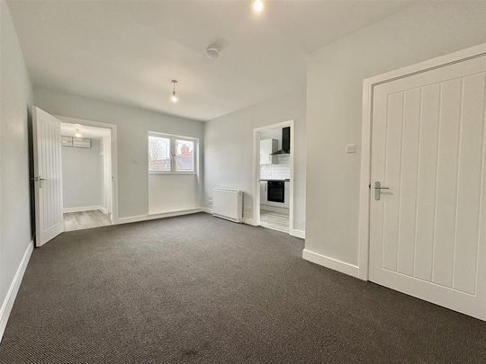 2 bedroom flat to rent - Photo 1