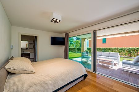 CONFORTEVOLE APPARTAMENTO CON GIARDINO PRIVATO A MELIDE - Foto 5