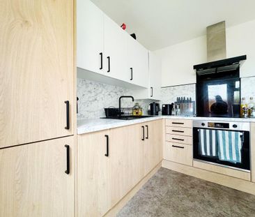 3 bedroom flat to rent - Photo 6