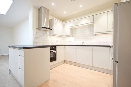 Well Presented 2 bedroom apartment situated in the heart of Ely with excellent access to Ely train station offering direct links to Cambridge and London. Unfurnished. - Photo 3