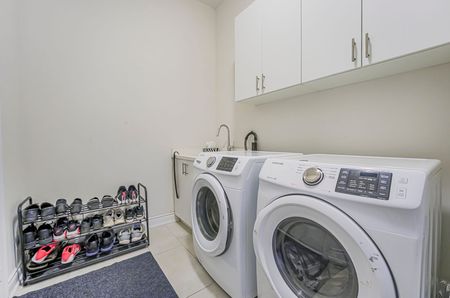 For Lease - 3207 Millicent Avenue, Oakville, Ontario - Photo 2