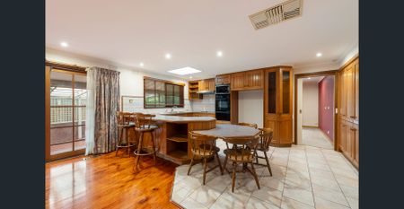 Spacious and Stylish Single Level Family Home - Photo 3