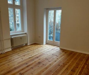 Frisch sanierte 1-Zimmer-Altbauwohnung im Seitenflügel am Erkelenzdamm - Photo 1