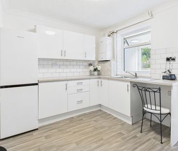 1 bedroom in a house share to rent - Photo 5