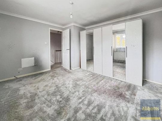 Deneway, Basildon - Photo 1