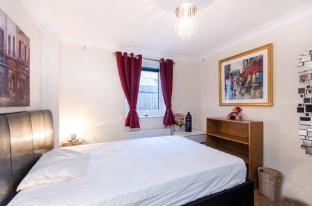 Room in a Shared Flat, Merton Road, SW19 - Photo 3