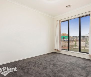 Spacious Family Living in a Prime Point Cook Location - Photo 4