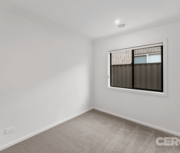 Modern, Low-Maintenance Living in the Heart of Mickleham. - Photo 3