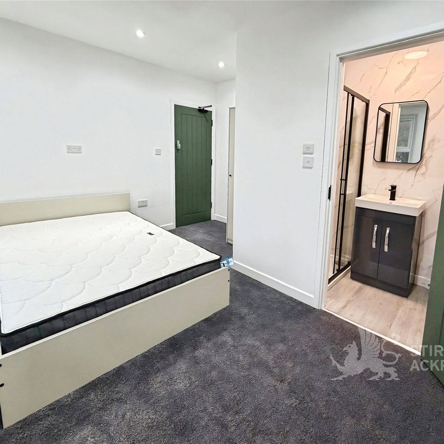 Weston Road, Guildford, Surrey, GU2 8AU - Photo 2