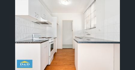 Spacious 2 Bedroom Unit. Huge Private Courtyard. Walk to Westfield Shopping and Parramatta Station. - Photo 5