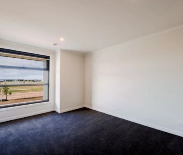 4 Bed, 2 Bath - Photo 5