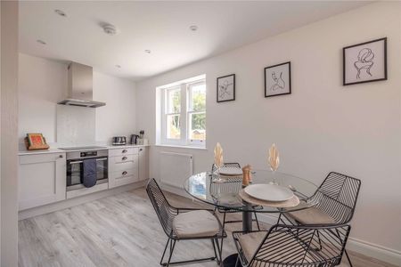 Beautifully presented one-bedroom apartment offering thoughtfully designed living space with a contemporary finish throughout. - Photo 4