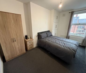 Room in a Shared House, Garnet Terrace, LS11 - Photo 2