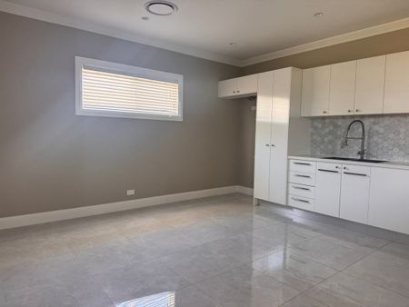 SPACIOUS 2 BEDROOM GRANNY FLAT - Photo 2