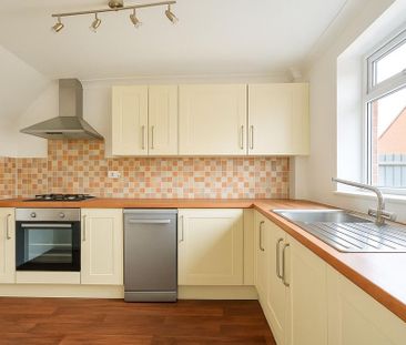 3 bedroom semi-detached house to rent - Photo 1