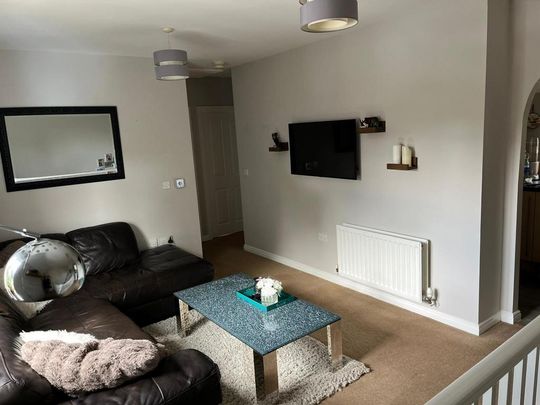 2 bedroom coach house to rent - Photo 1