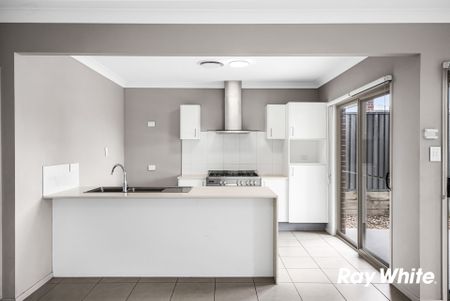 READY TO MOVE IN IMMACULATE FOUR BEDROOM Family Home in Prime Location! - Photo 5