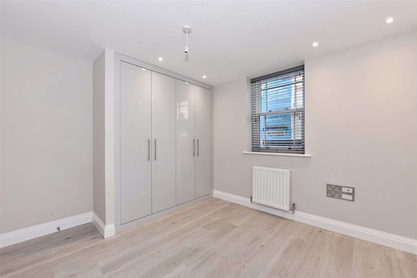 A beautifully presented two bedroom ground floor apartment, centrally located on Station Road - Photo 1