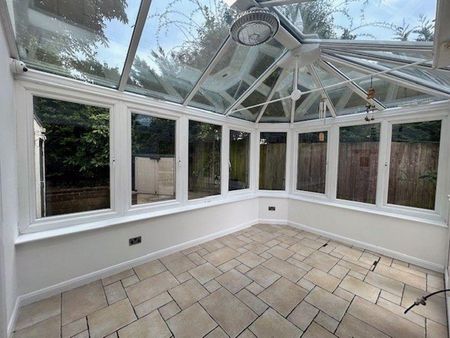 4 bedroom detached house to rent - Photo 5