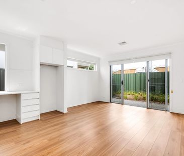 Perfectly positioned! - Photo 1