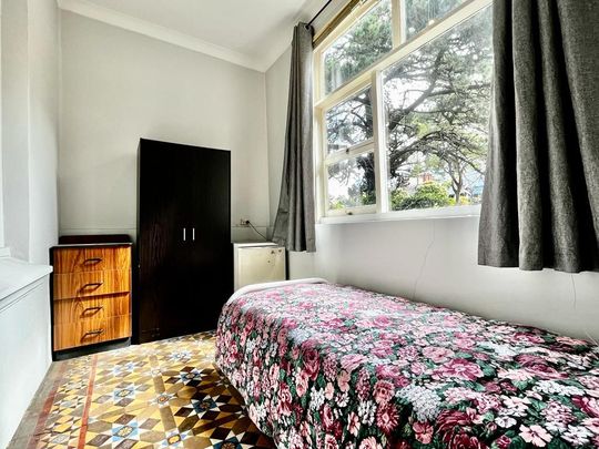 Conveniently located boarding house in the heart of Marrickville - Photo 1
