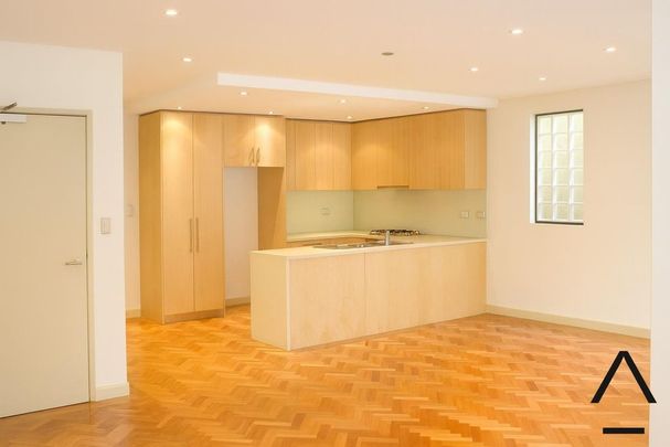 ULTRA-MODERN, SEMI-LIKE 2 BEDROOM GARDEN APARTMENT, PEACEFUL, PRIVATE - Photo 1