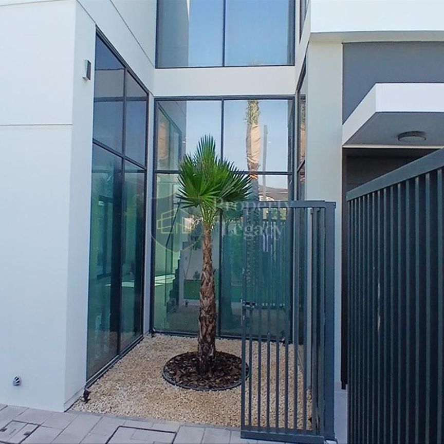 Vacant | Ready To Move In | Private Garden - Photo 1