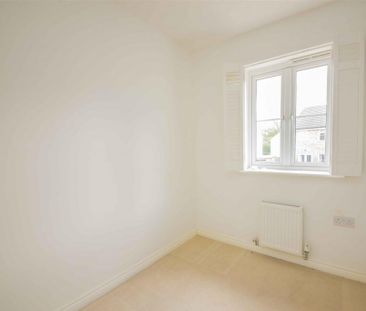 3 bed House - End Terrace To Let - Photo 3