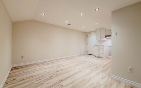 For Lease - 403 Winona Drive Unit# Lower, Toronto, Ontario - Photo 2