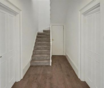 3 bedroom flat to rent - Photo 6