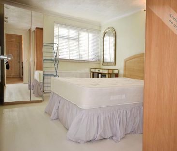 3 bedroom end of terrace house to rent - Photo 3