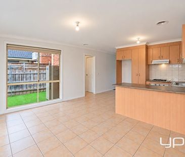 Beautiful 3 Bedroom Home in Quiet Hillside Location - Photo 6
