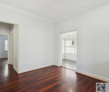 AIR CON, FLOORBOARDS, SPACE FOR A BOAT - Photo 2