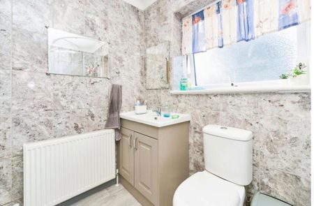 Room in a Shared Flat, Robin Hood Way, SW15 - Photo 3