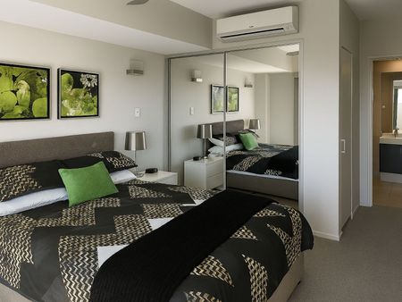 Executive Living ! - Photo 3