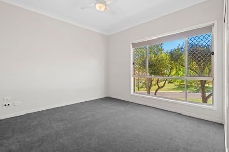 Spacious Family Home In The Heart Of Edens Landing - Photo 3