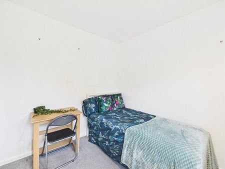 4 bedroom terraced house to rent - Photo 3