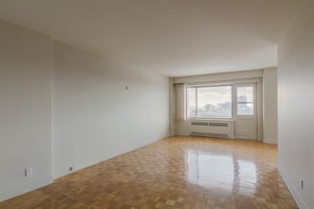 Condo for rent, Montréal (Ville-Marie) - Photo 2