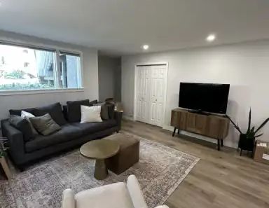 Centrally Located 2 Bedroom 1 Bath Suite | 2723 7 Avenue Northwest, Calgary - Photo 1